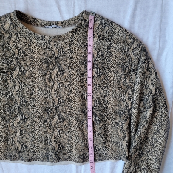 Zara Snakeskin Print Long Sleeve Cropped Sweatshirt Size M - Picture 9 of 9